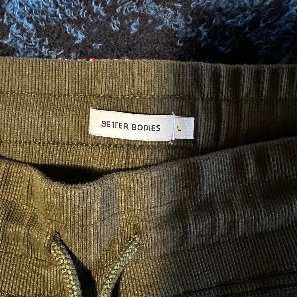 Shorts - Picture 2 of 3